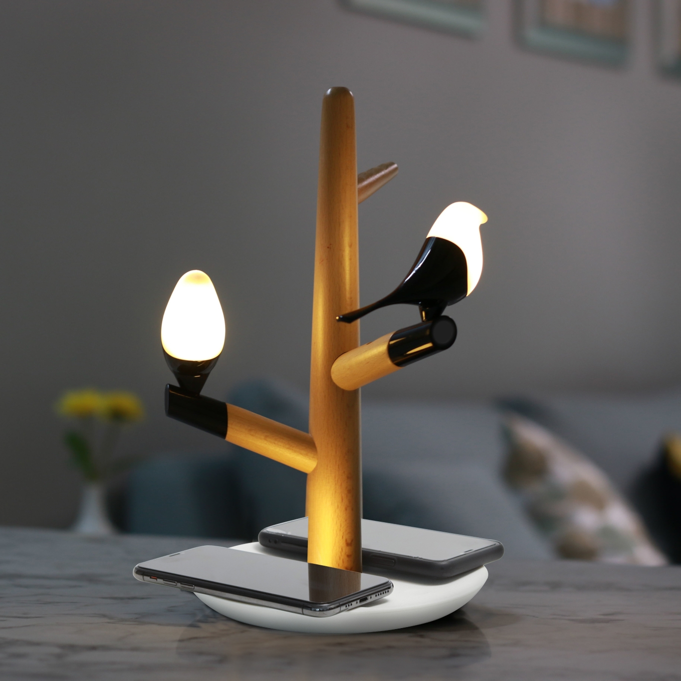 Светильник HomeTree Qis Fast Charge (YT-M1601-2WW) с беспроводной зарядкой (Light Wood)