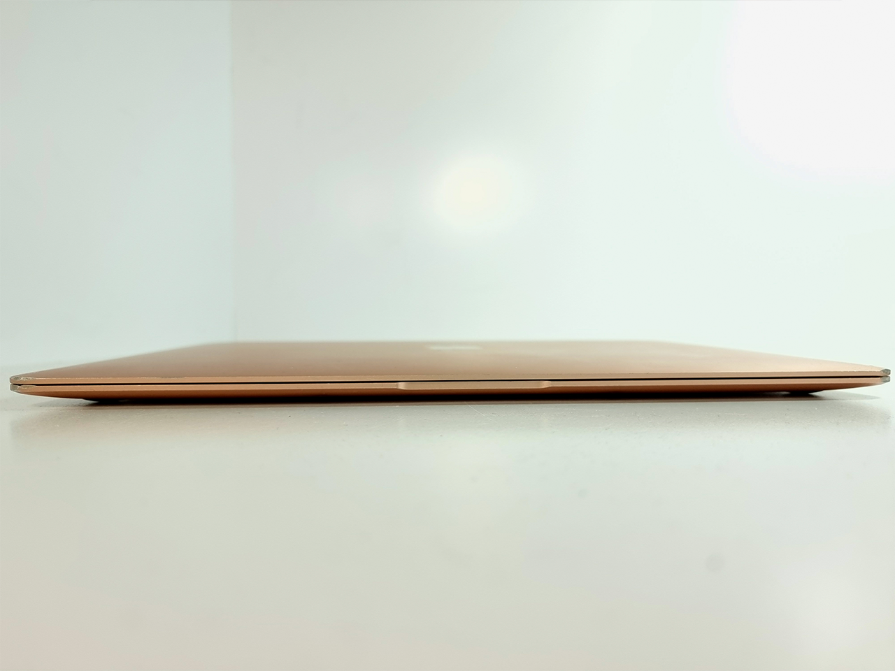 MacBook Air 13", 2020, MWTL2RU/A, Dual Core i3 1,1Ггц/8Гб/256Гб SSD/Touch ID, без коробки / 52 цикла / полосы на дисплее, Золотой - Б/У